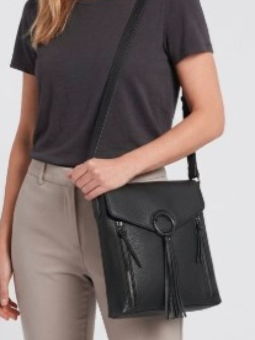 Title: Mia & Luca Black Pebbled Faux-Leather Crossbody Fringe Bag EUC